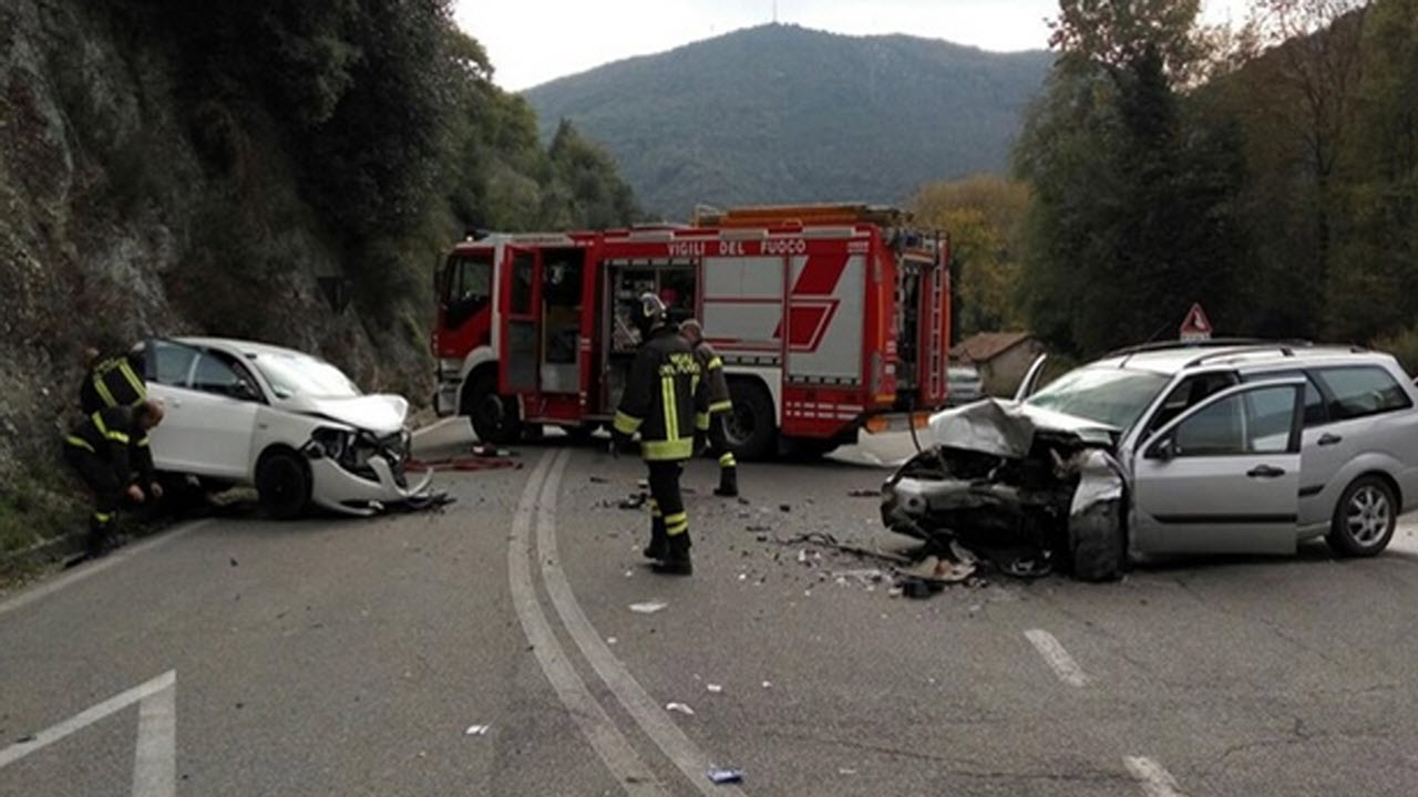 Video: Tragico Incidente Stradale In Calabria: Una Vittima